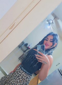 Jennifer - puta in Beirut Photo 8 of 12