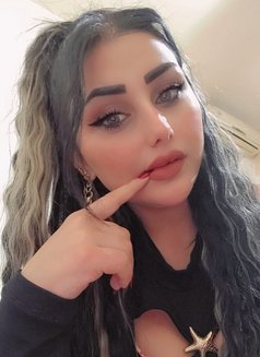 Jennifer - puta in Beirut Photo 9 of 12