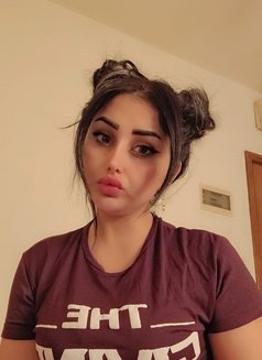 Jennifer - puta in Beirut Photo 10 of 12