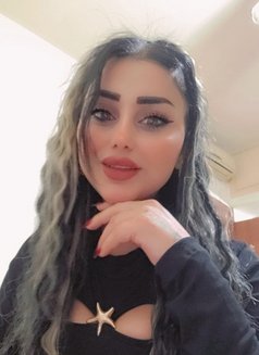 Jennifer - puta in Beirut Photo 12 of 12