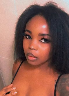 Jennifer - escort in Dubai Photo 1 of 6