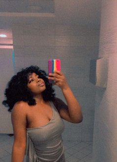 Jennifer - escort in Dubai Photo 2 of 6