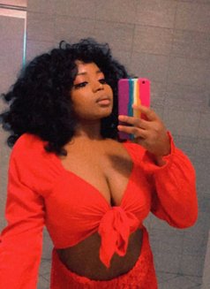 Jennifer - escort in Dubai Photo 5 of 6