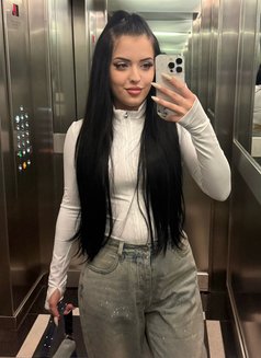Jennifer - escort in London Photo 4 of 5