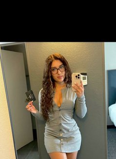 Jennifer - puta in Madrid Photo 9 of 16