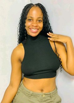 Jenny - escort in Şalālah Photo 2 of 8