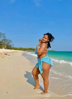 Jenny - escort in Şalālah Photo 1 of 4