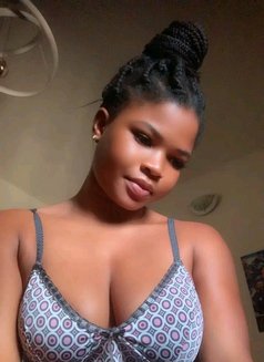 Jenny - escort in Şalālah Photo 8 of 13