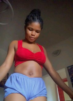 Jenny - escort in Şalālah Photo 9 of 13