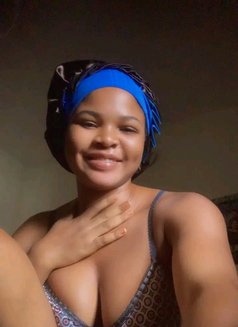 Jenny - escort in Şalālah Photo 10 of 13