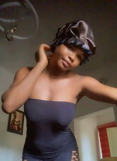 Jenny - escort in Şalālah Photo 11 of 13