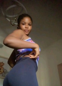 Jenny - escort in Şalālah Photo 13 of 13