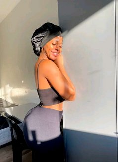 Jenny - escort in Şalālah Photo 3 of 8