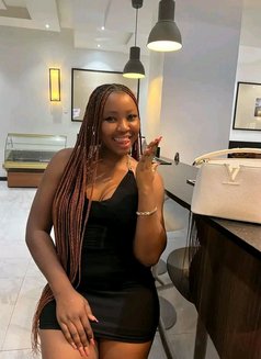 Jenny - escort in Şalālah Photo 9 of 14