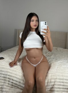 Jenny - escort in Hong Kong Photo 1 of 6