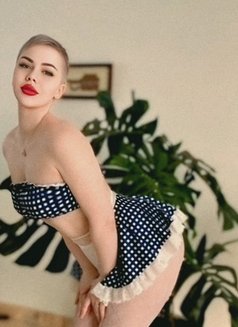 Jenny - puta in Dubai Photo 1 of 11