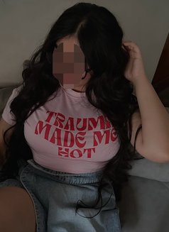 Jenny - escort in Maldives Photo 1 of 3
