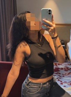 Jenny - puta in New Delhi Photo 1 of 2