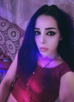 Jenny - Transsexual escort in Beirut Photo 2 of 7