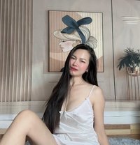 Jenny - puta in Al Manama Photo 5 of 5