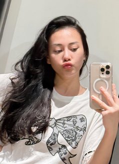 Jenny - puta in Al Manama Photo 4 of 7