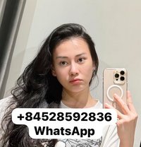 Jenny - puta in Al Manama Photo 1 of 7