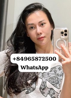 Jenny - puta in Al Manama Photo 1 of 7