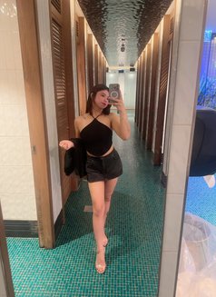 Jenny - puta in Singapore Photo 2 of 4