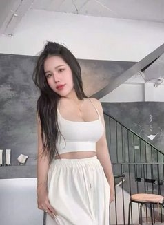 Jenny good massage 68$ - puta in Singapore Photo 3 of 7