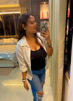 Jenny - puta in Kolkata Photo 2 of 4