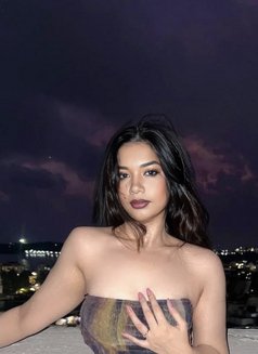 Jenny - escort in New Delhi Photo 8 of 9