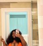 Jenny - puta in Dubai Photo 1 of 4