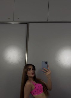 Jenny - puta in Al Manama Photo 2 of 2