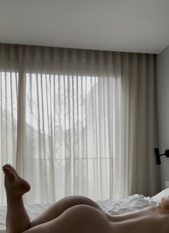 Jenny - escort in Lisbon Photo 1 of 7