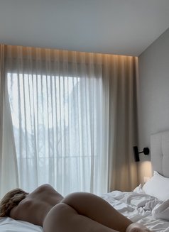 Jenny - escort in Lisbon Photo 2 of 7