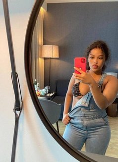 Jenny - escort in Dakar Photo 3 of 3