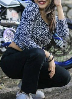 Jenny - escort in Colombo Photo 12 of 15