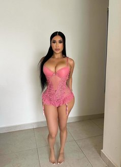 Jenny - puta in Al Manama Photo 4 of 4