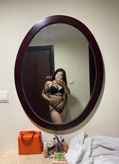 Jenny - escort in Jeddah Photo 2 of 5