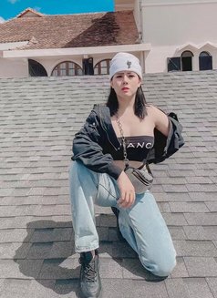 Jenny - escort in Dubai Photo 9 of 11