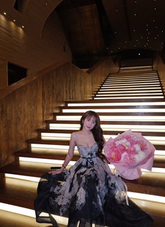 Jenny - escort in Paris Photo 3 of 7