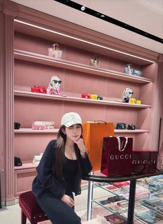 Jenny - escort in Paris Photo 4 of 7