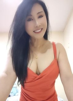 Jenny MILF - escort in Singapore Photo 1 of 9