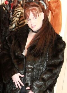 Jennybabe - Transsexual dominatrix in Northampton Photo 5 of 8