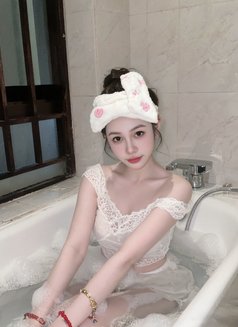 Jennyy - escort in Bangkok Photo 2 of 4