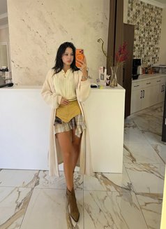 Jeny - puta in Dubai Photo 1 of 6