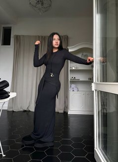 Jeny - puta in Dubai Photo 5 of 6