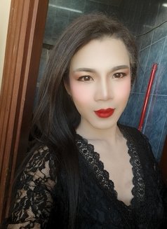 Jeny - Transsexual escort in Şalālah Photo 1 of 6