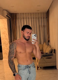 Jeo - Male escort in Riyadh Photo 12 of 15