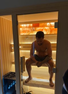 Jerry - Male escort in Dubai Photo 2 of 4